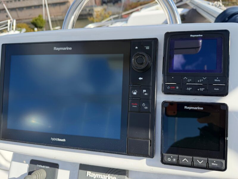 2003 Hunter 44 Deck Salon