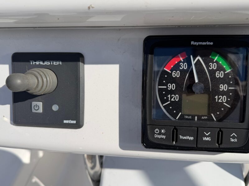 2003 Hunter 44 Deck Salon