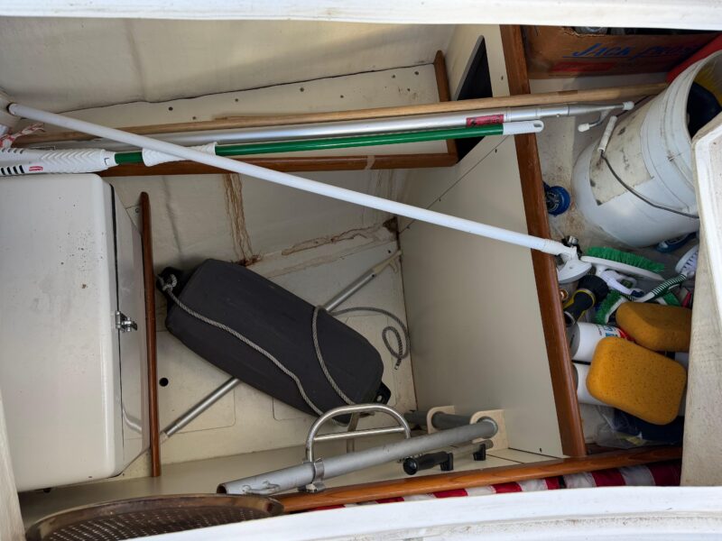 2003 Hunter 44 Deck Salon