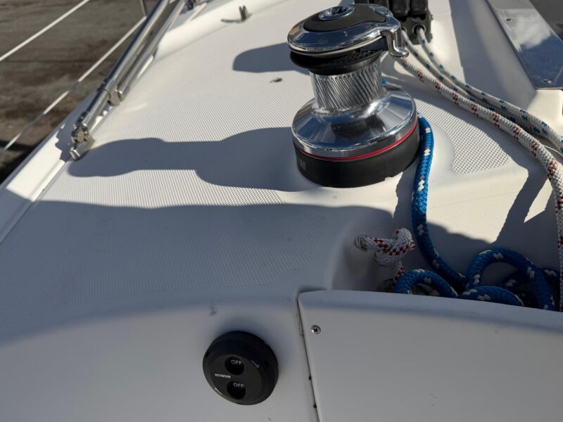 2003 Hunter 44 Deck Salon