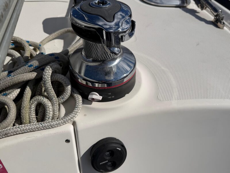 2003 Hunter 44 Deck Salon