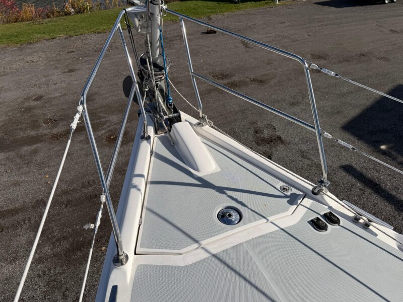 2003 Hunter 44 Deck Salon