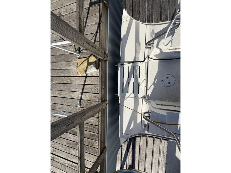 2003 Hunter 44 Deck Salon
