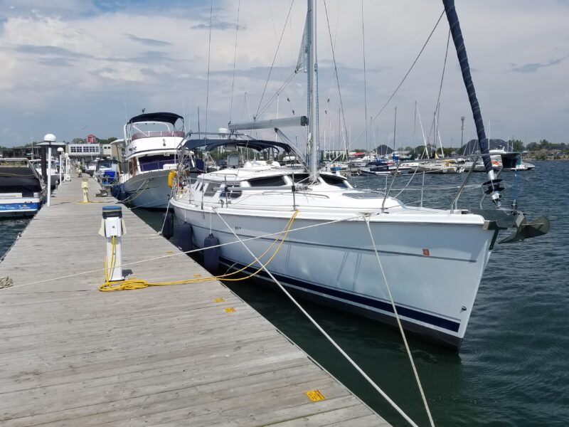 2003 Hunter 44 Deck Salon
