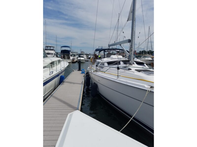 2003 Hunter 44 Deck Salon