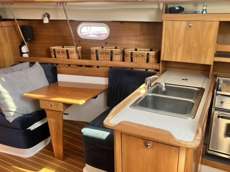 2004 Catalina 350