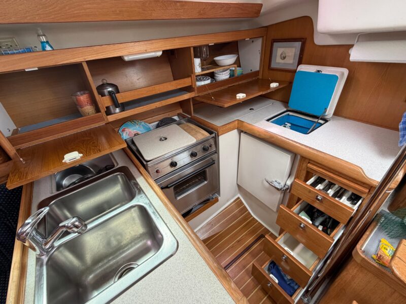 2004 Catalina 350