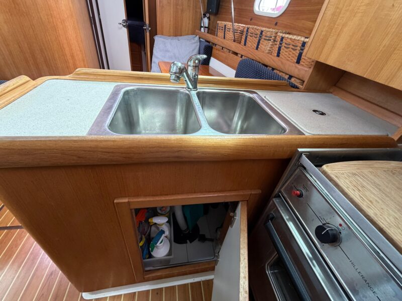 2004 Catalina 350