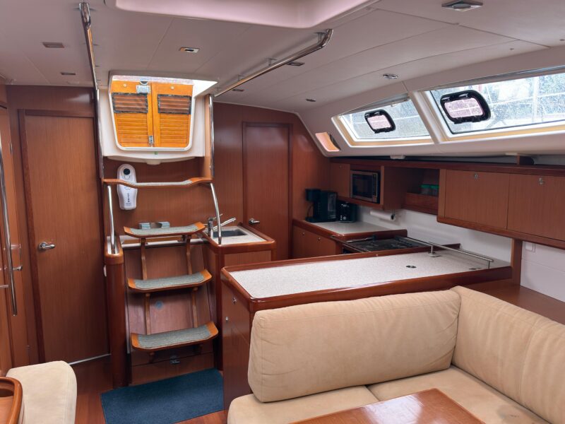 2010 Beneteau Oceanis 46