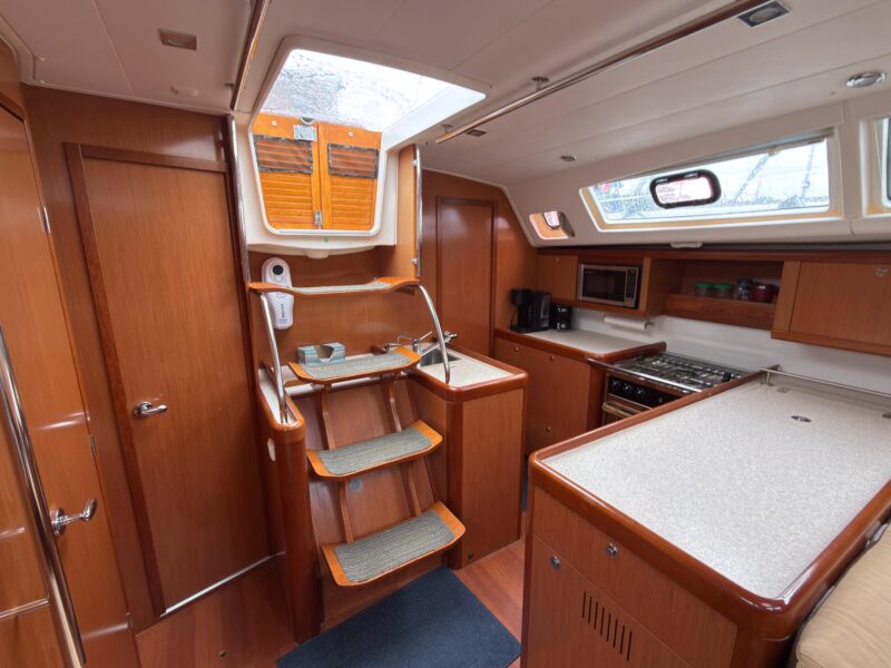 2010 Beneteau Oceanis 46