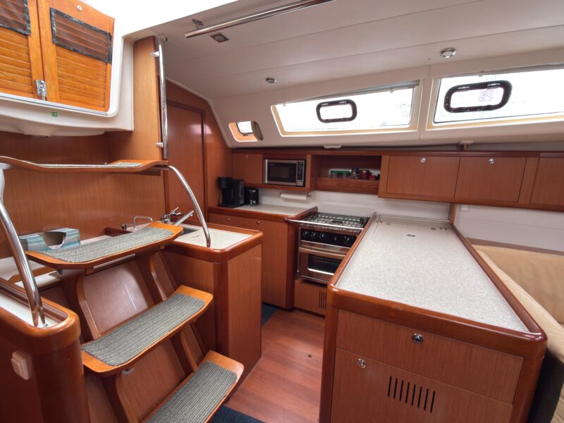 2010 Beneteau Oceanis 46