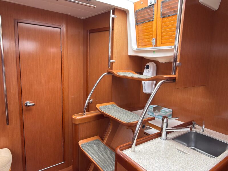 2010 Beneteau Oceanis 46