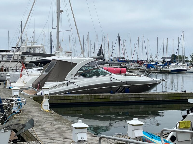 2014 Cruisers Yachts 350 Express