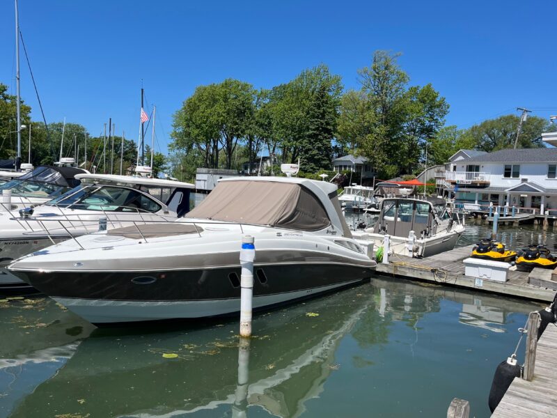 2014 Cruisers Yachts 350 Express