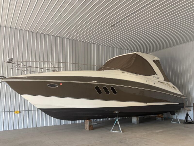 2014 Cruisers Yachts 350 Express