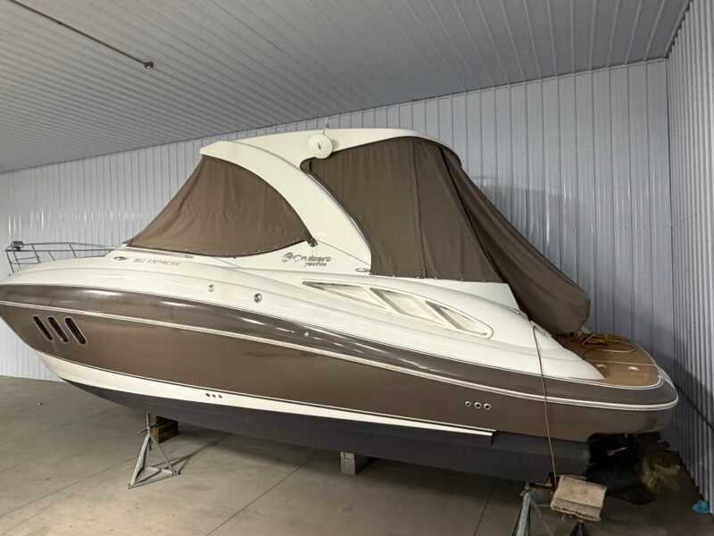 2014 Cruisers Yachts 350 Express