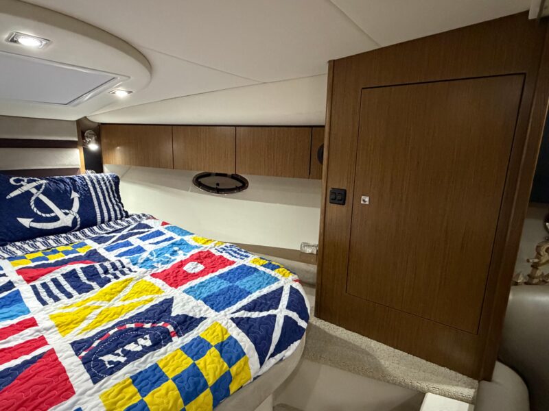 2014 Cruisers Yachts 350 Express