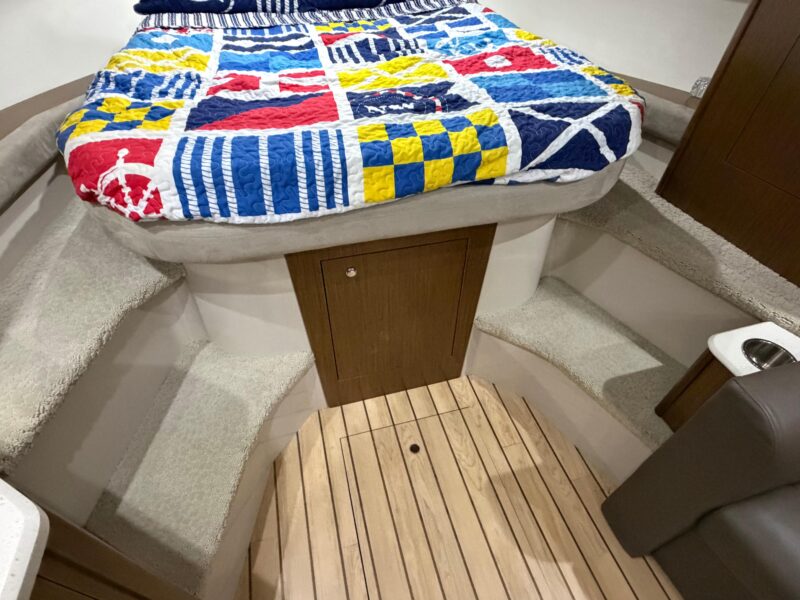 2014 Cruisers Yachts 350 Express