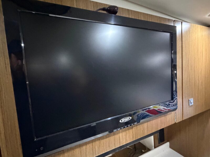 2014 Cruisers Yachts 350 Express