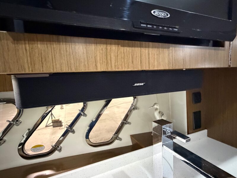 2014 Cruisers Yachts 350 Express