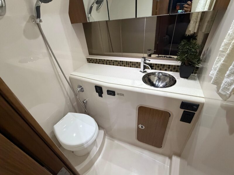 2014 Cruisers Yachts 350 Express