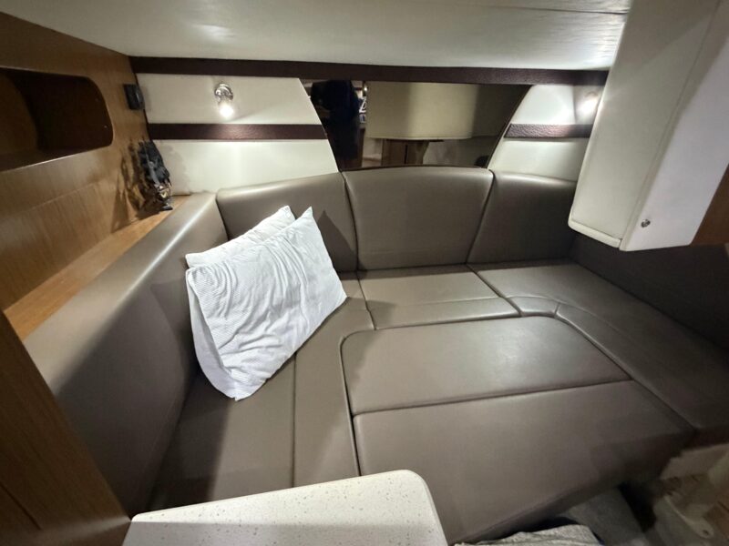2014 Cruisers Yachts 350 Express