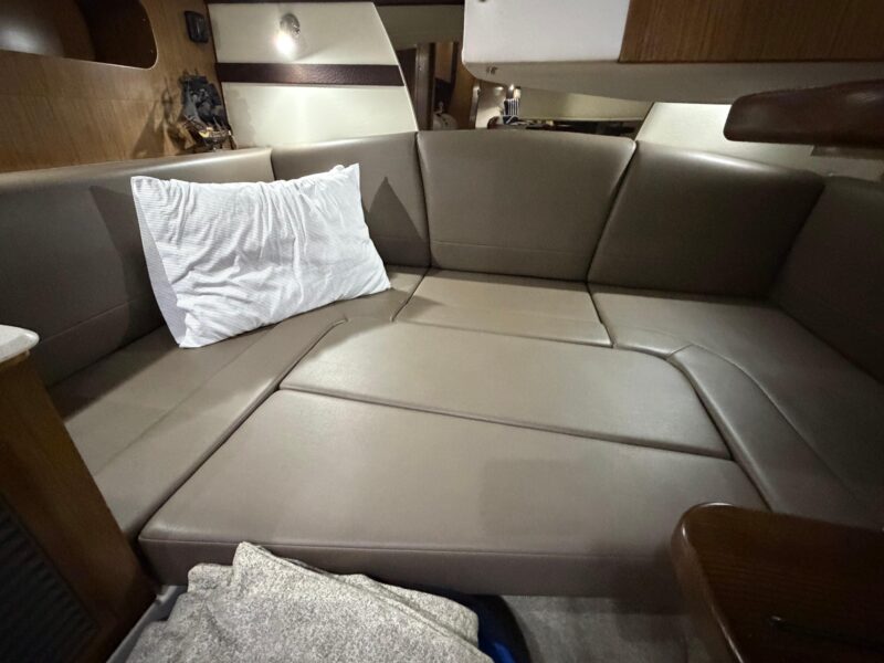 2014 Cruisers Yachts 350 Express