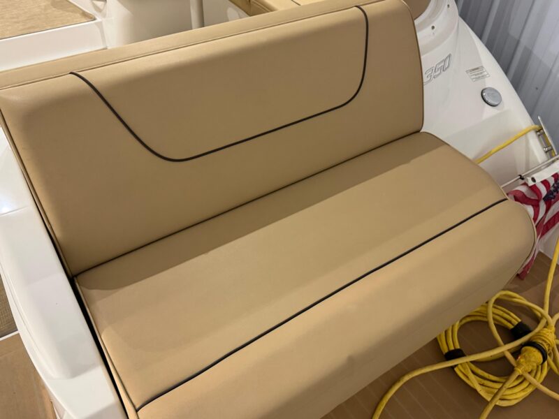 2014 Cruisers Yachts 350 Express