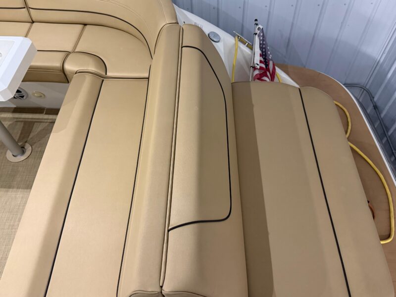 2014 Cruisers Yachts 350 Express