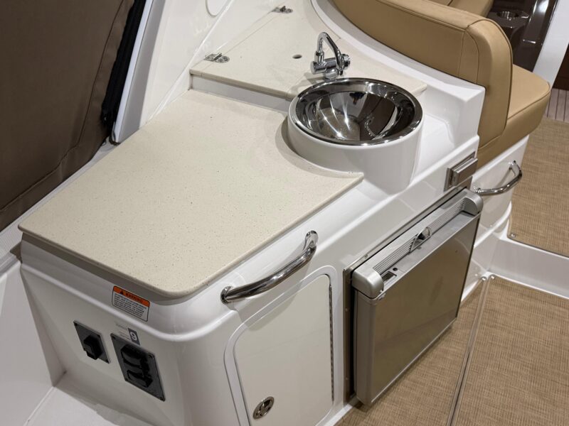 2014 Cruisers Yachts 350 Express