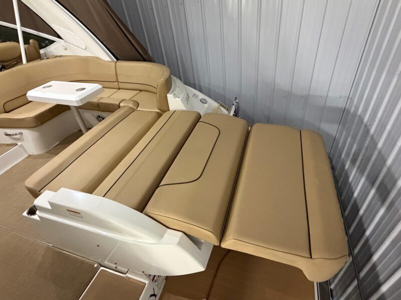 2014 Cruisers Yachts 350 Express