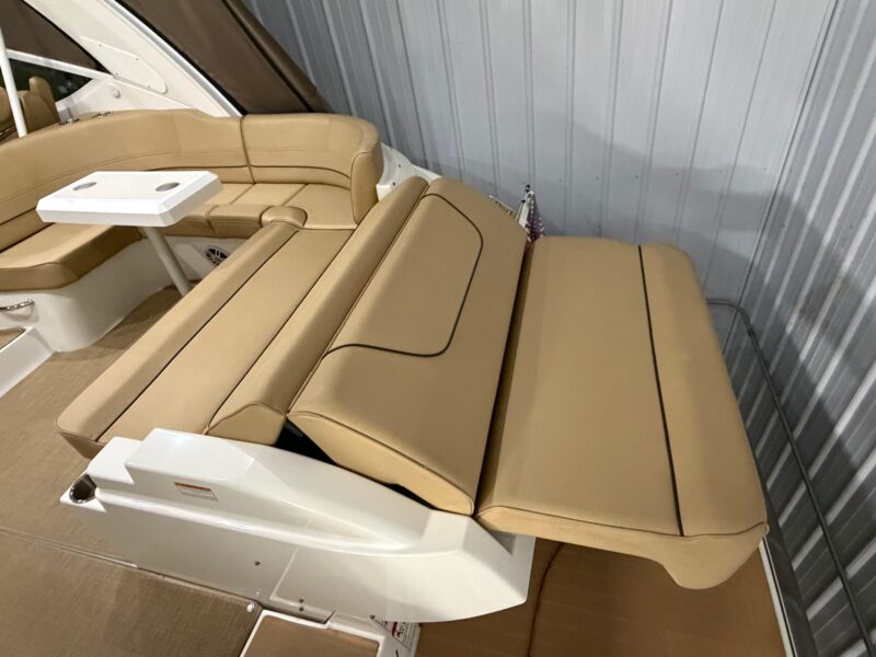 2014 Cruisers Yachts 350 Express