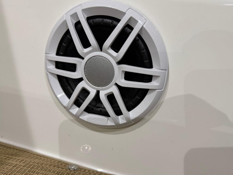 2014 Cruisers Yachts 350 Express