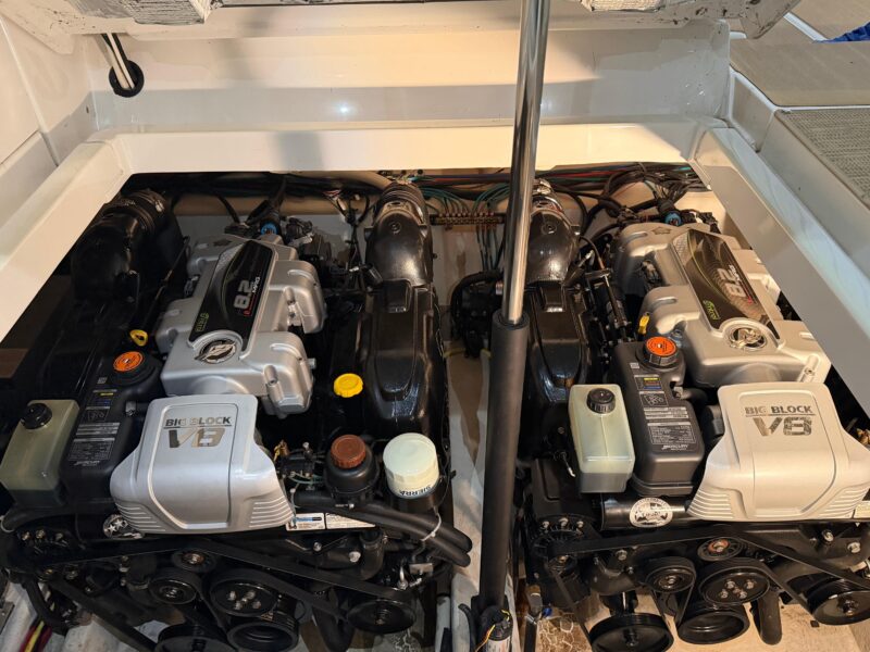 2014 Cruisers Yachts 350 Express