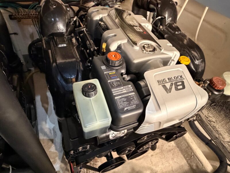 2014 Cruisers Yachts 350 Express