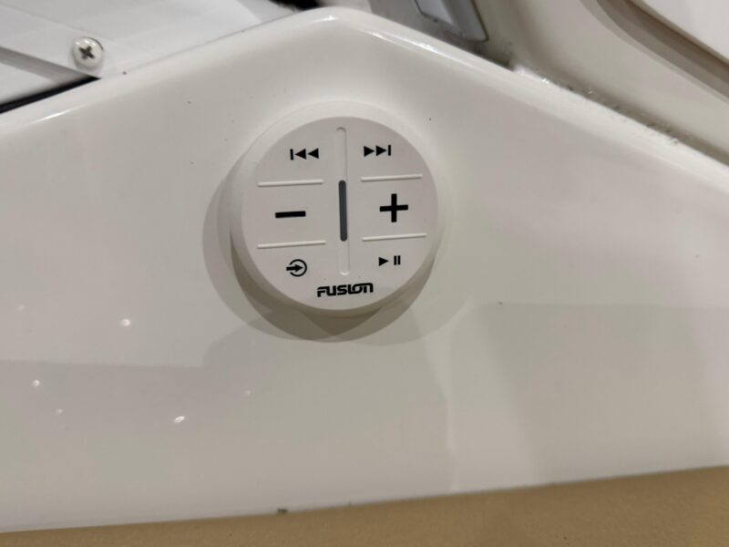2014 Cruisers Yachts 350 Express