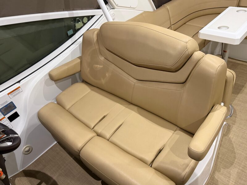 2014 Cruisers Yachts 350 Express