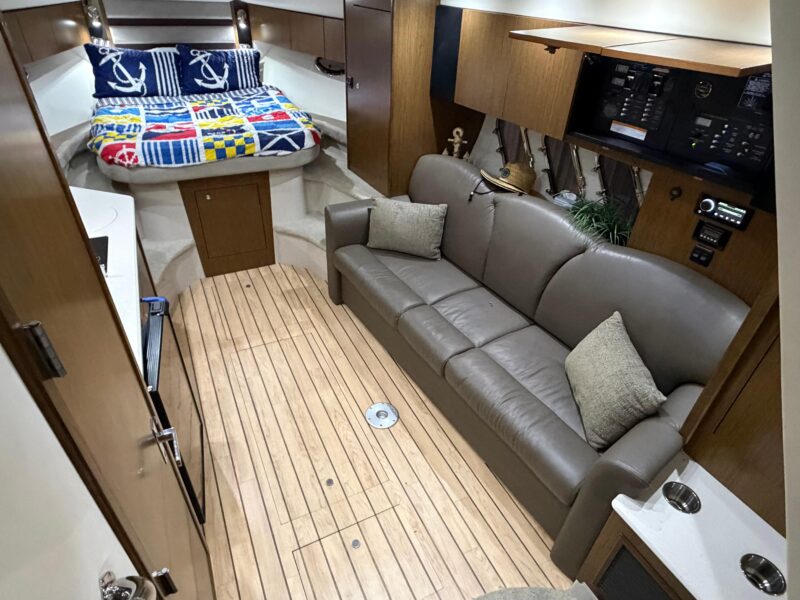 2014 Cruisers Yachts 350 Express