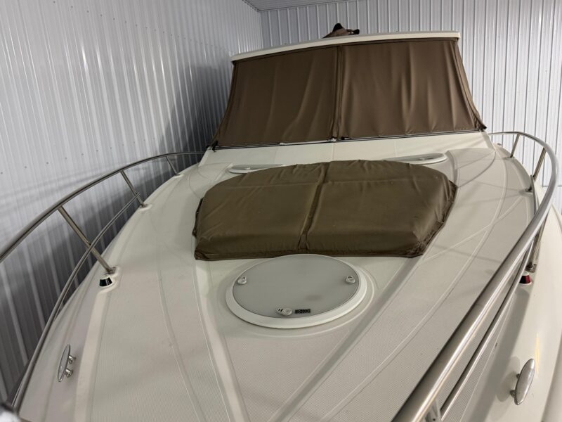 2014 Cruisers Yachts 350 Express