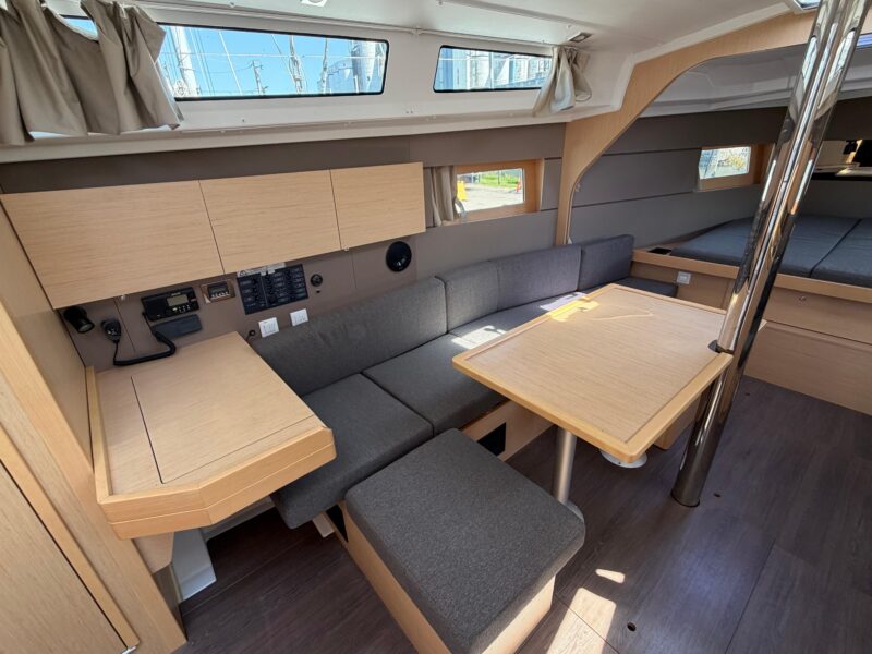 2017 Beneteau Oceanis 38