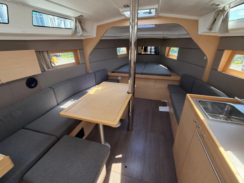 2017 Beneteau Oceanis 38