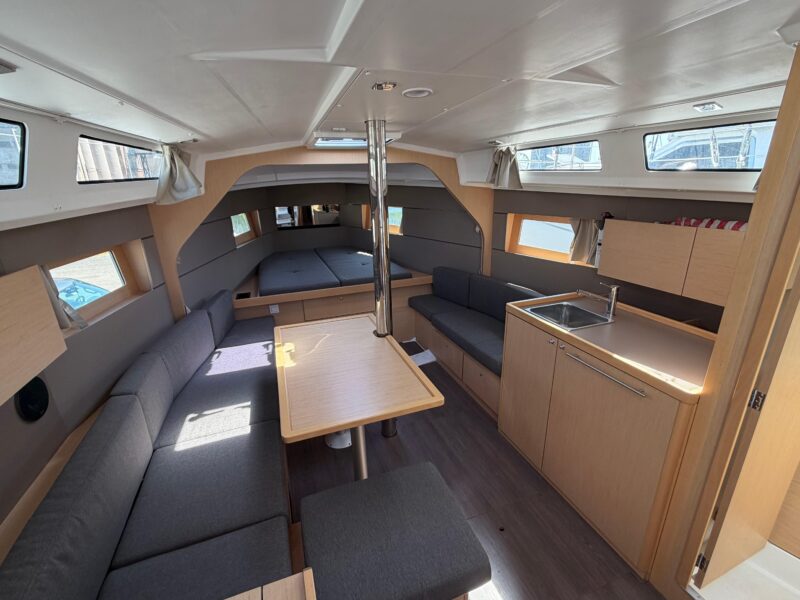 2017 Beneteau Oceanis 38