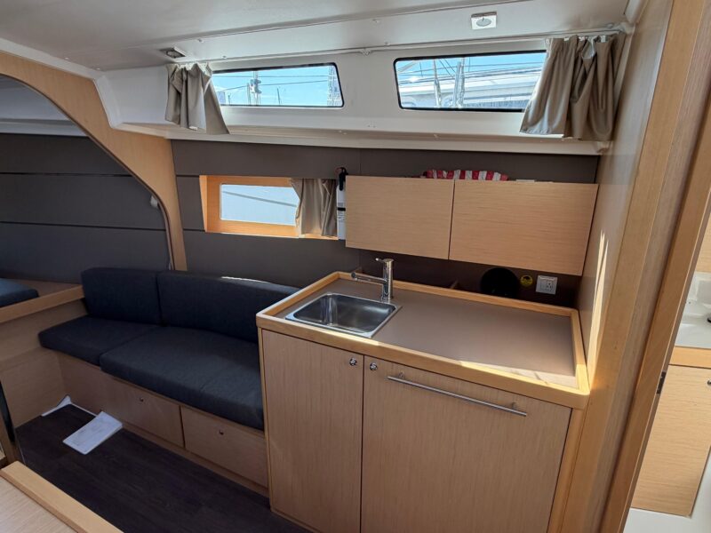 2017 Beneteau Oceanis 38