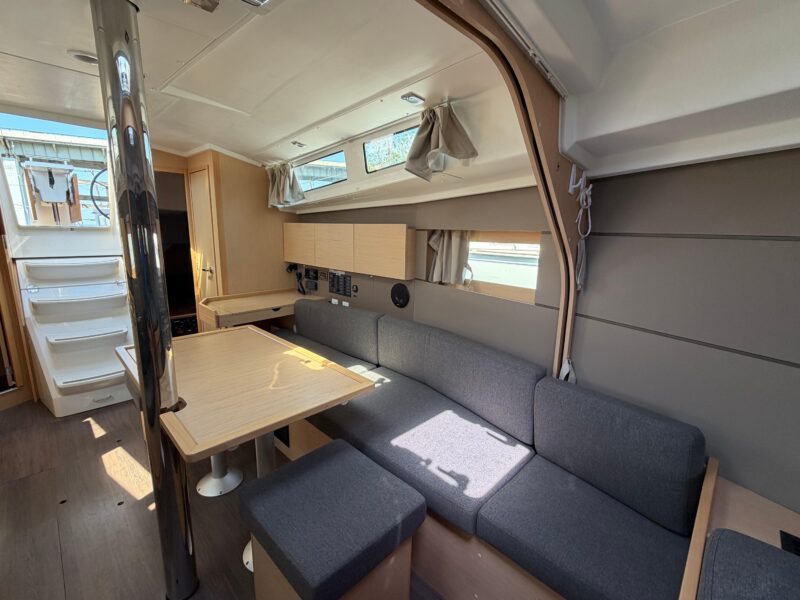2017 Beneteau Oceanis 38