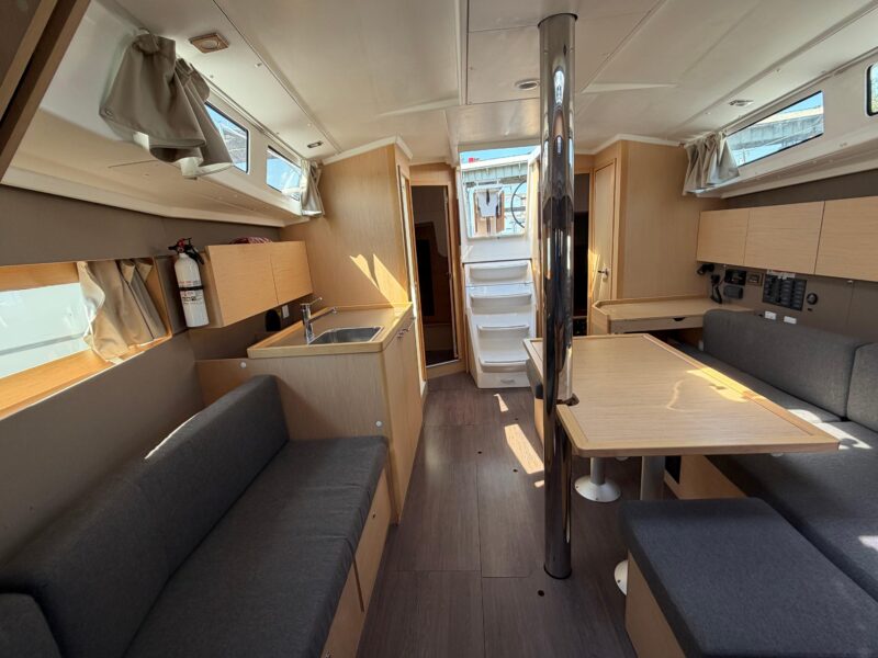 2017 Beneteau Oceanis 38