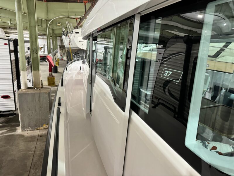 2020 Axopar 37 XC Cross Cabin
