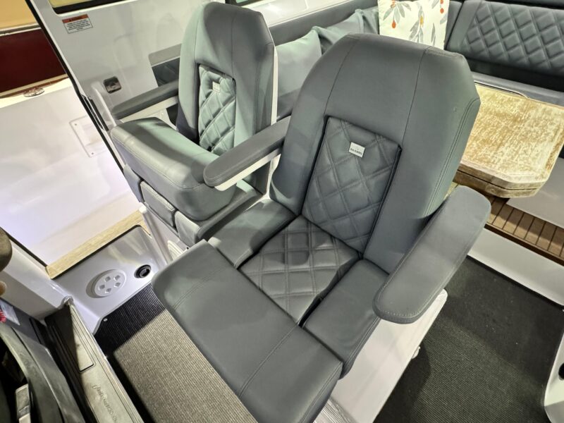2020 Axopar 37 XC Cross Cabin