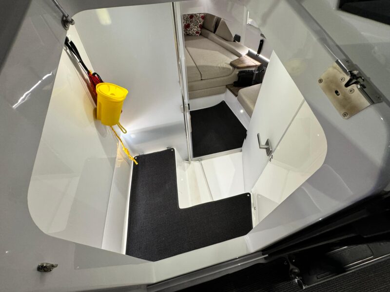 2020 Axopar 37 XC Cross Cabin