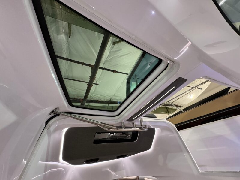 2020 Axopar 37 XC Cross Cabin