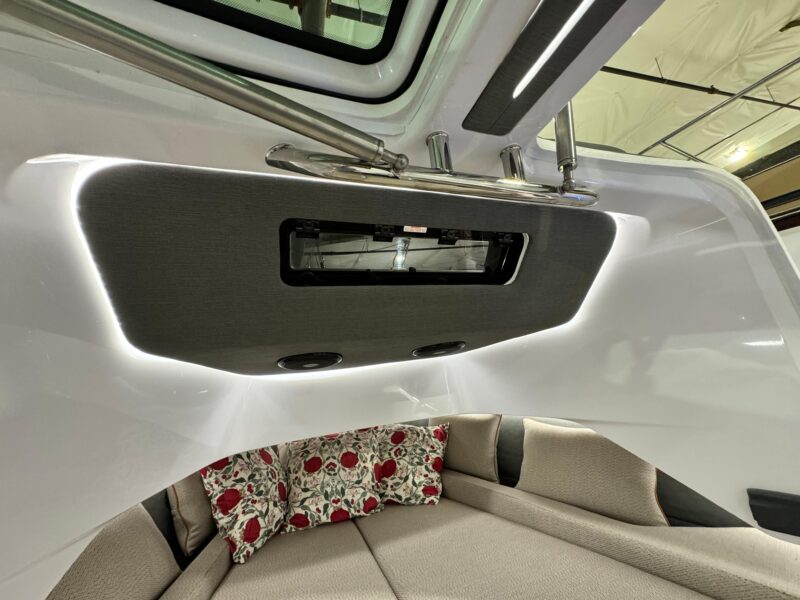 2020 Axopar 37 XC Cross Cabin